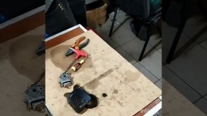 Бензокосилка заводится и  глохнет.