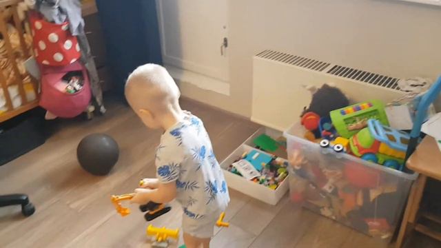 Домик из стульев. смотреть онлайн