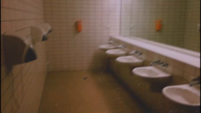 на заре - альянс but you're in the bathroom смотреть онлайн