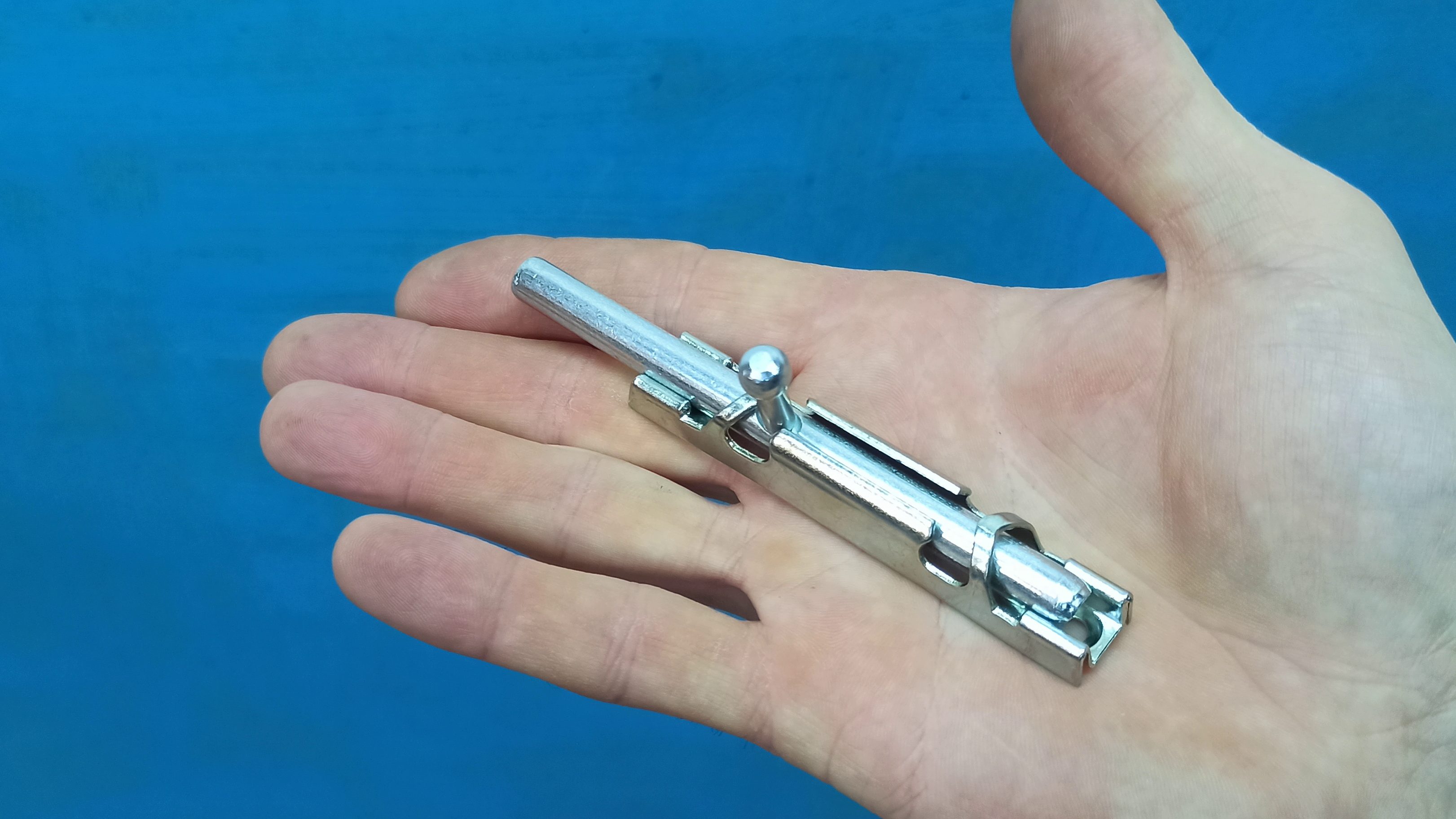 Старый дачник показал "Секрет" обычного шпингалета о котором мало кто знает! Сразу сделал также смотреть онлайн