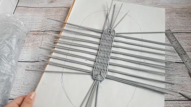 Овальное дно или крышка. Плетение из бумажных трубочек. смотреть онлайн