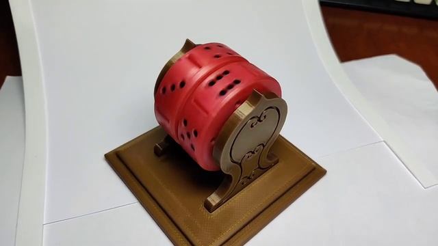 Барабан для игры в кости. Игральные кости. смотреть онлайн