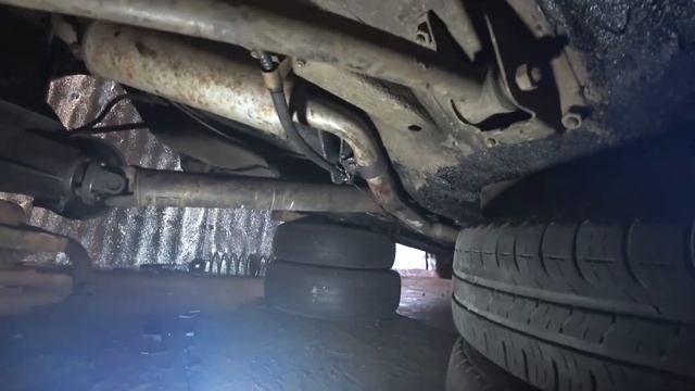 СТАТЬЯ 12.5.1 ВАЗ 2107 , ВЫРЕЗАЛ СТОЛБЫ И ЛОНЖЕРОНЫ ПОД КОРЕНЬ/ОБРАБОТКА КУЗОВА АНТИКОРОМ смотреть онлайн