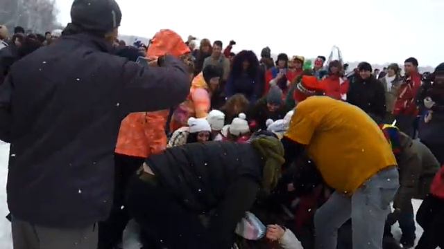 26.02.2012.Бакшевская Масляница 2012.Девичья стенка смотреть онлайн