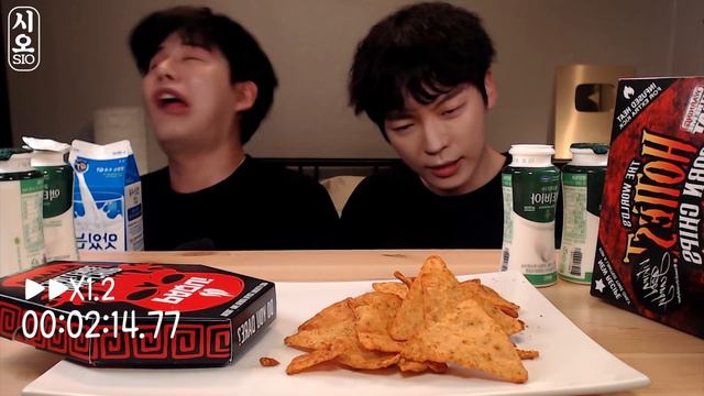 원칩 VS 호주산 원칩! 챌린지 먹방|게스트,리뷰|Fire Paqui One Chip Challenge Eating Show, MUKBANG [SIO ASMR 시오] смотреть онлайн