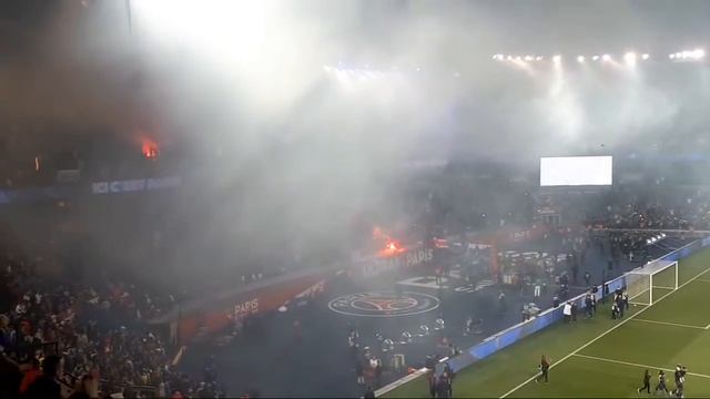 PSG Rennes : les fumigènes de sortie pour le tour d'honneur [REPLAY] смотреть онлайн