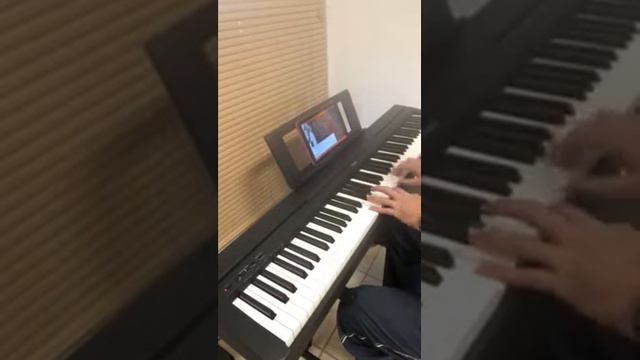 Christina Aguilera - Hurt (Piano Chords) смотреть онлайн