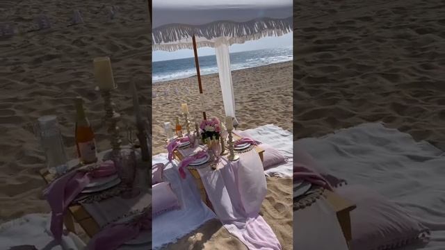 Beach picnic / how to set up a beach date смотреть онлайн