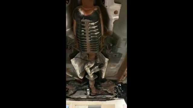 Escute os roncos de 18 modelos de carros com difusor de escapamento instalado смотреть онлайн