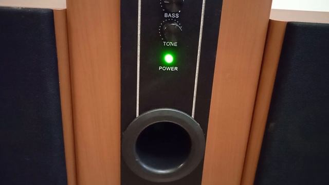 Слушаем музыку на активных колонках 2.1 Sven sps-820 смотреть онлайн