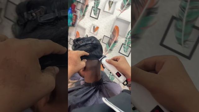 ??Skin Fade Ka Tarika #hairstyle #barberlife #barberworld #haircutting #youtubeshorts #youtube