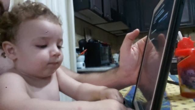 Luca talking to siri... смотреть онлайн