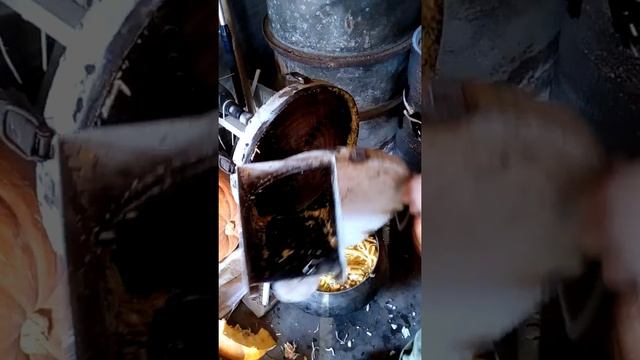 Корморезка самодельная с приводом от перфоратора.