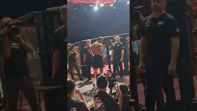 БУСУРМАНКУЛ ВЫХОД НА БОЙ ПОД МУЗЫКОЙ УЛУКМАНАПО СО МНОЙ РЯДОМ МОИ КЫРГЫЗЫ ?????? смотреть онлайн