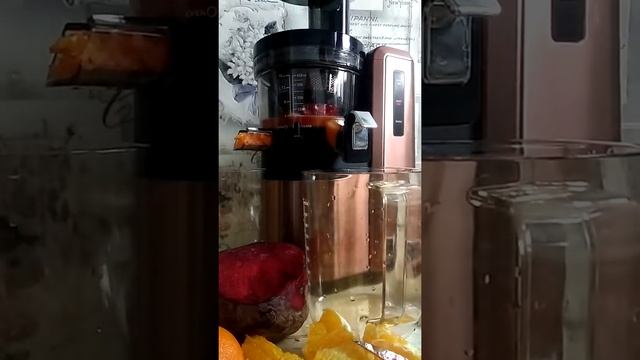 Hurom HZ Alpha sok z buraka, ananasa, pomarańczy, marchewek смотреть онлайн