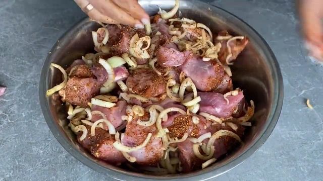 ШАШЛЫК. ЛУЧШИЙ РЕЦЕПТ ШАШЛЫКА ИЗ СВИНИНЫ. смотреть онлайн
