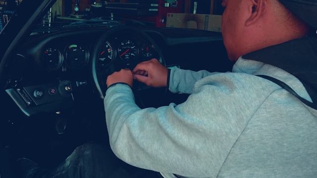 Upgrading my 1976 Porsche 912 /911 with a New Momo Prototipo Steering Wheel ! смотреть онлайн