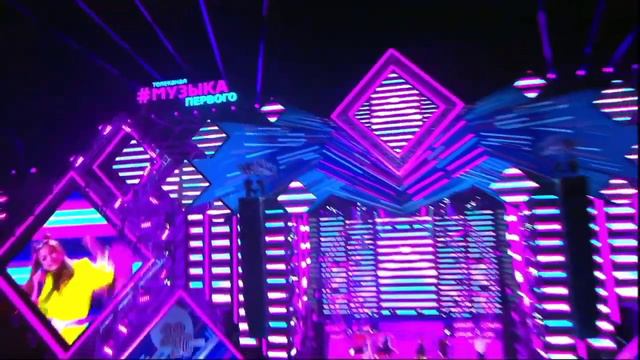 Валя Карнавал биография.