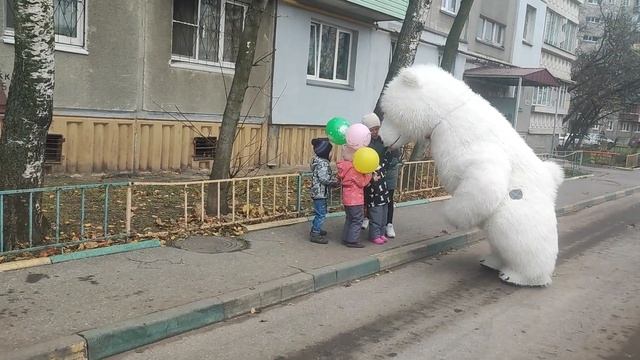 Маленькая принцесса и мишка!!!