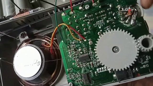 AM/FM W/USB NO POWER/NO SOUND HOW TO FIX (REDALERT) смотреть онлайн