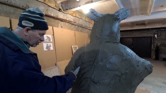 как сделать СКУЛЬПТУРУ МЕДВЕДЯ из цемента, лепка шерсти часть первая.. смотреть онлайн