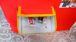 Влад и Никита играют с игрушечной машиной скорой помощи WWE