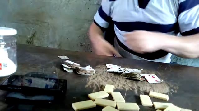 Разрывание колоды карт руками напополам смотреть онлайн