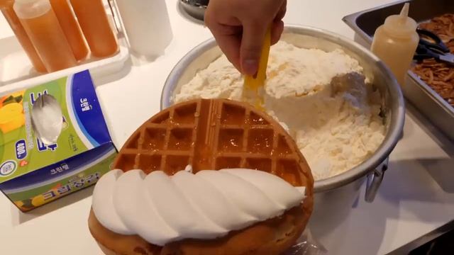 크림치즈 생크림 와플 / Cream Cheese Whipping Cream Waffle / Korean Street Food