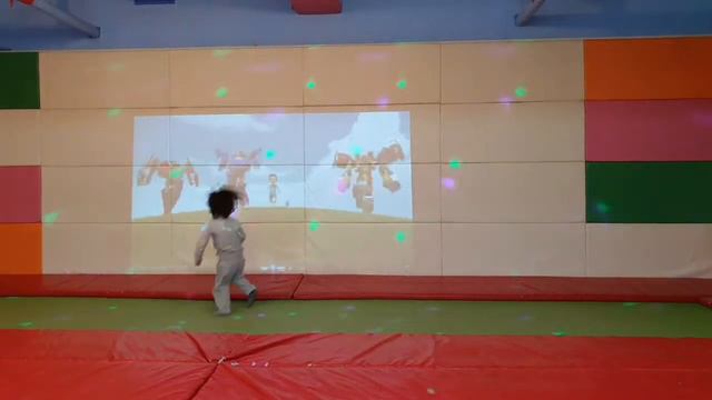 가족, 친구단위로 단독으로 사용하는 키즈카페!! 코로나 예방을 위해 1팀씩만 단독으로 사용 할 수 있어요~~ 부천 상동 점핑 스카이ㅣjumping sky kids cafe смотреть онлайн