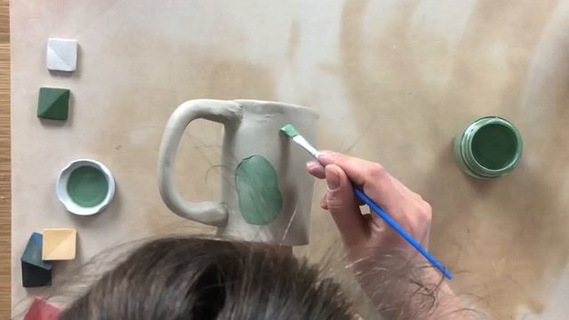 Make a Blobby Mug with ENGOBE // Pottery Painting for Beginners смотреть онлайн