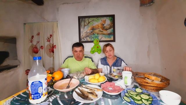 Руками буду есть. Одна упала, две нашел. Молекулы пошли через крышку. Как обычно во рту тает смотреть онлайн