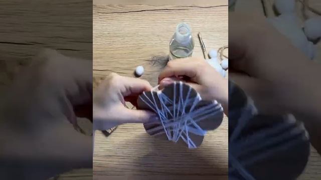 «Зимнее дерево» из картона и ниток смотреть онлайн