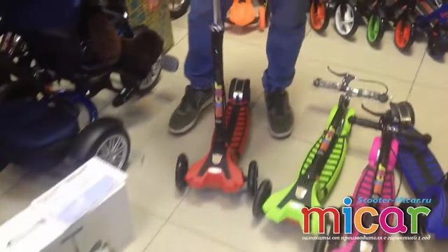 Складной 3-колёсный самокат Scooter Maxi Micar Transformer со светящимися колёсами и ручным тормозо смотреть онлайн
