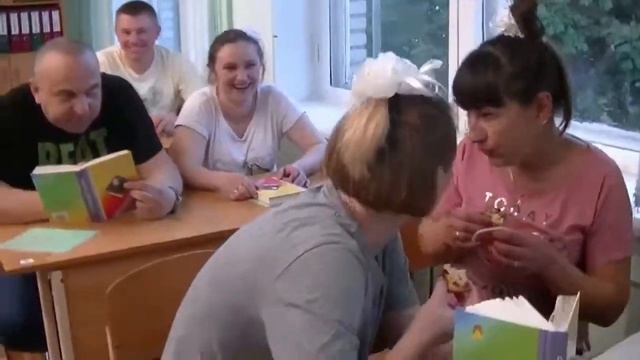 Подарок выпускникам 11 класса гимназии г Рогачёва. Выпуск 2017 года. смотреть онлайн