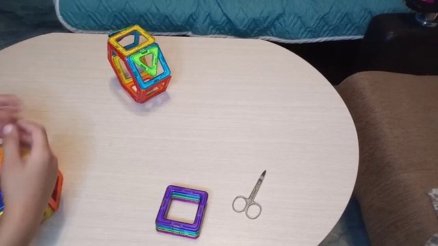 Саша рулит Петрозаводск. Делаем котика из магнитного конструктора. смотреть онлайн