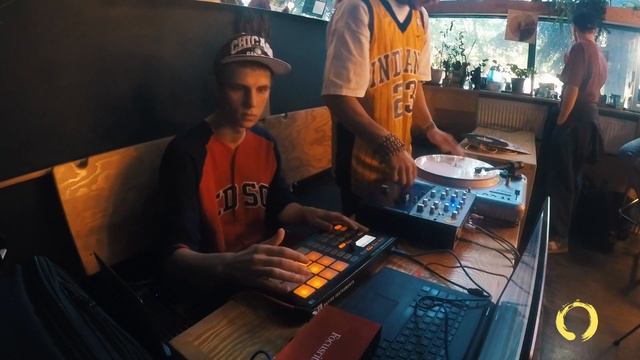 Barefoot Hungry Bootlegga & Dr. Mel - Jam Session (Live Shabbim Music)