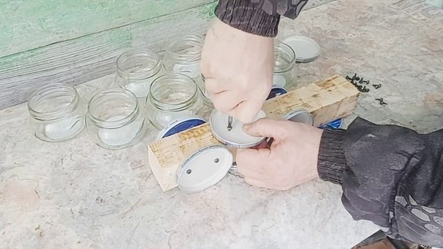 Не выбрасывайте стеклянные банки Полезная самоделка хитрость Удобный органайзер для мастерской смотреть онлайн