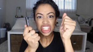 ПАРЕНЬ ОЗВУЧИВАЕТ МАКИЯЖ - ЛАЙЗА КОШИ - ПЕРЕВОД НАСТЯ ДЖЕКСОН