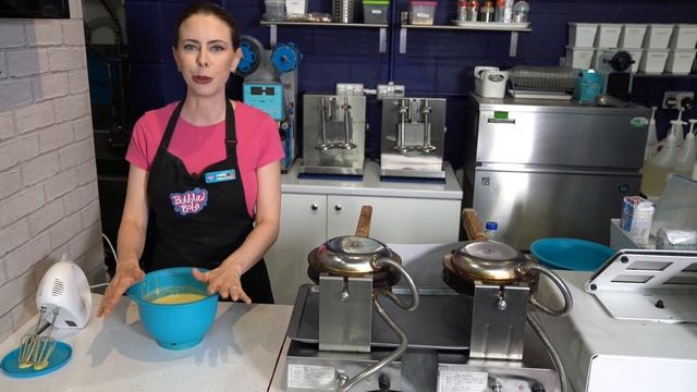 Hong Kong Egg Bubble Waffle ~ Large Cafe Recipe ~ (Part 1) смотреть онлайн