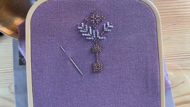 Вышивка на даче или как чуть не испортила игольницу. Продолжаю вышивку от Reflets de soie смотреть онлайн