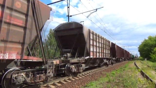 Электровоз ВЛ10К-858 с грузовым поездом смотреть онлайн