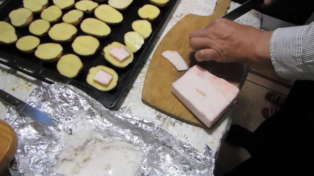 Картофель в духовке   очень вкусный рецепт!!!