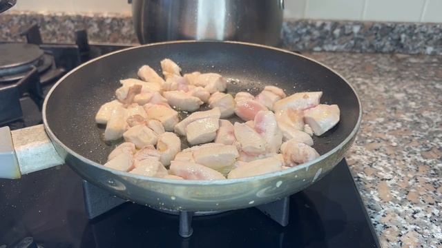 Курица с макаронами и брокколи. смотреть онлайн
