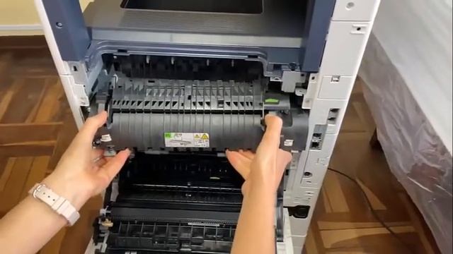 ¿Cómo cambiar un Fusor en la Impresora Multifuncional Xerox Versalink B615? смотреть онлайн
