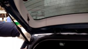 KIA cee'd амортизаторы двери багажника замена