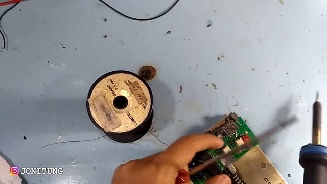 Tutorial Ganti Konektor Cas Yang Copot Speaker Bluetooth Wireless SOONBOX S3 смотреть онлайн
