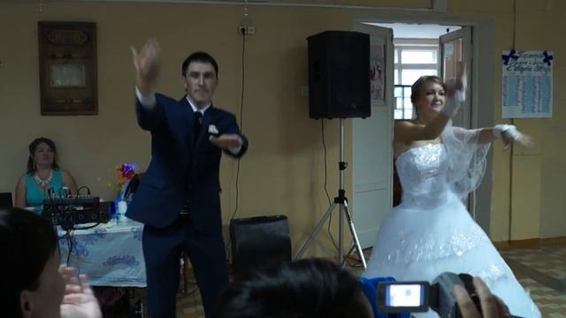 Свадебный танец Руслана и Зилии (СУПЕР!!!!!!!!!!!МОЛОДЦЫ!!!!!!))) смотреть онлайн
