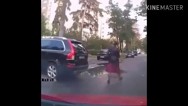 Женщина упала