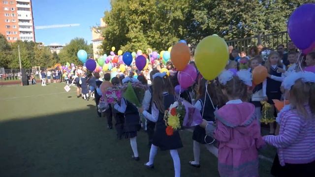 1 сентября первый раз в первый класс: Кэри идет в школу Kary First Day of School смотреть онлайн