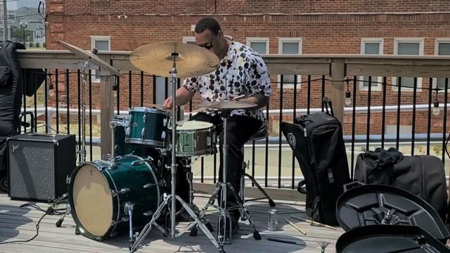 Eric Alexander on Sax, Byron Landham on drums, Lee Smith is on bass Jazz, Uptown Atlantic City смотреть онлайн